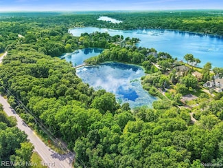 6100 Pontiac Trail, West Bloomfield Township, MI 48323