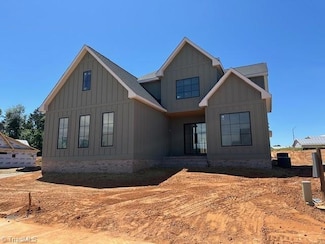 1341 Maple Chase Ln, Winston-Salem, NC 27106