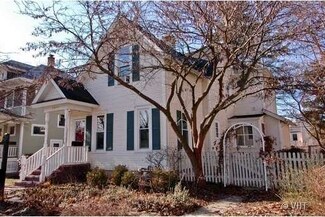 1011 S 4th St, Saint Charles, IL 60174