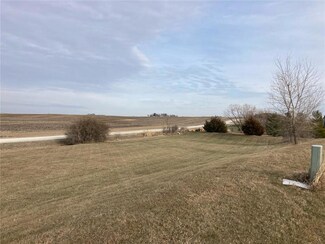107 Lake Shore Dr, Dallas Center, IA 50063