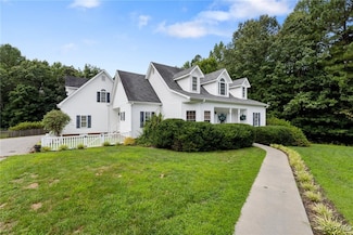 7980 Stonewall Dr, Amelia Court House, VA 23002
