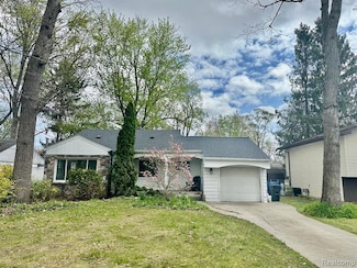 4120 Lotus Dr, Waterford, MI 48329