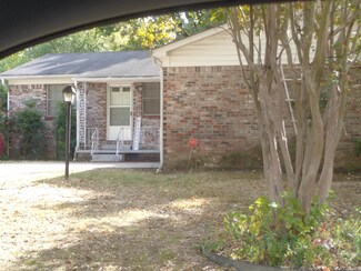 9209 Cloverhill Rd, Little Rock, AR 72205