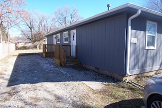 1630 N Hayes Ave, Springfield, MO 65803