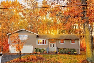 5 Carriage Dr, Chelmsford, MA 01824