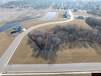 15 N Pointe Ct, North Mankato, MN 56003