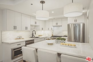 575 S Barrington Ave Unit 203, Los Angeles, CA 90049