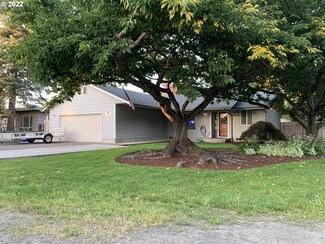 1071 Laurel Ave, Springfield, OR 97478