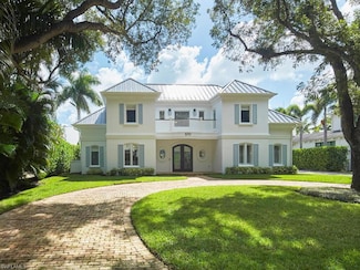 570 2nd Ave N, Naples, FL 34102