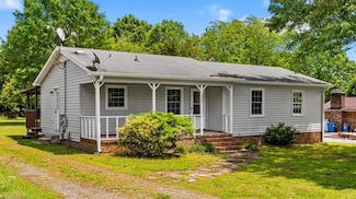 535 S Asheboro St, Liberty, NC 27298