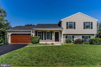 335 Lamp Post Ln, Etters, PA 17319