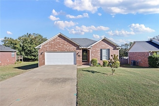 1123 Holly Dr, Russellville, AR 72802