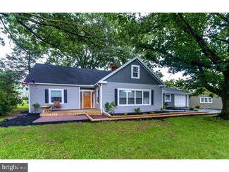 207 W Main St, Valley View, PA 17983