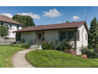 160 29th Ave SW, Cedar Rapids, IA 52404