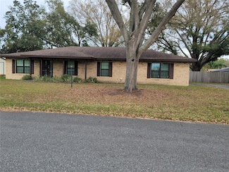 2016 Amesbury Dr, Auburndale, FL 33823