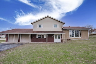 898 Forest Hills Dr, Sidman, PA 15955
