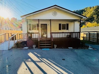 54 Harrison Newsome Rd, Pikeville, KY 41501