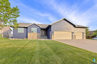 2300 Carson Cir, Tea, SD 57064