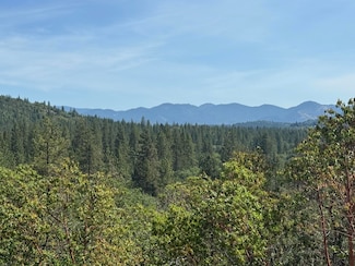 500 Cumberland Dr, Grants Pass, OR 97527