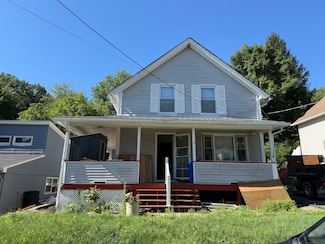 17 Pratte Ave, Taftville, CT 06380