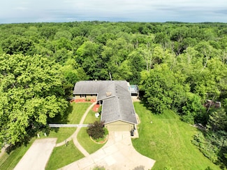 4927 Kings Cove Rd, Racine, WI 53406