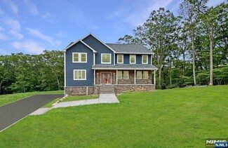 24 Eagles Nest Terrace, West Milford, NJ 07480