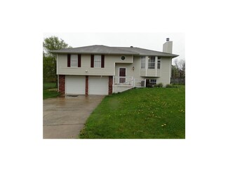 10401 N Grand Ave, Kansas City, MO 64155