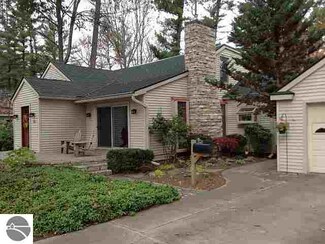 1325 Peninsula Ct, Traverse City, MI 49686