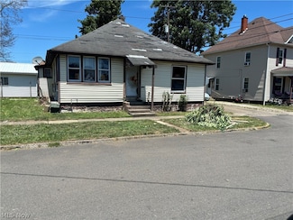 716 Elm St, Coshocton, OH 43812