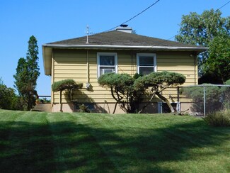 9301 Lake Shore Dr, Gary, IN 46403