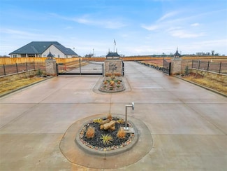 1109 Redbud Cir, Chickasha, OK 73018