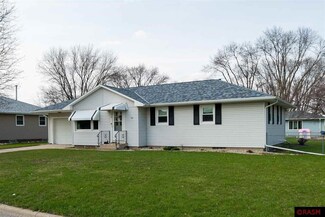 412 5th St W, Winthrop, MN 55396