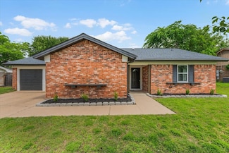 1013 Springdale Rd, Bedford, TX 76021