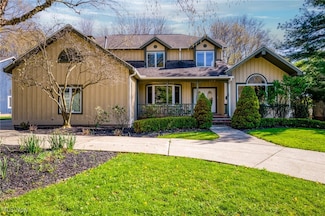 190 Jackson Dr, Chagrin Falls, OH 44022