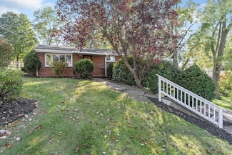 212 Greenwood Dr, New Brighton, PA 15066