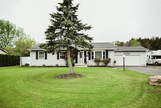 5837 S Gate Dr, Auburn, NY 13021