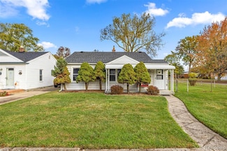 28424 Elmwood St, Garden City, MI 48135