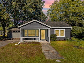 5806 Edinburgh Dr, Hanahan, SC 29410