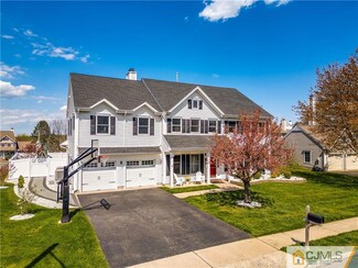 9 Lafayette Dr, Kendall Park, NJ 08824