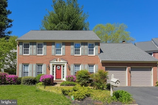 8104 Creekview Dr, Springfield, VA 22153