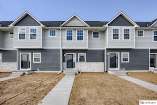 4611 Leawood Ct, Papillion, NE 68133