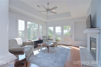 1109 E Morehead St Unit 15, Charlotte, NC 28204