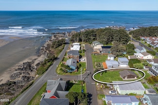 343 W 1st St, Yachats, OR 97498