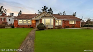 36906 Brittany Hill Dr, Farmington, MI 48335