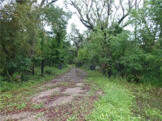 1329 Jean Lafitte Blvd, Lafitte, LA 70067