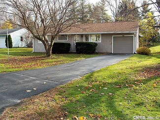 10 Kenmont Dr, Camillus, NY 13031
