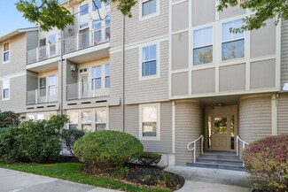 3 Harvest Dr Unit 210, North Andover, MA 01845