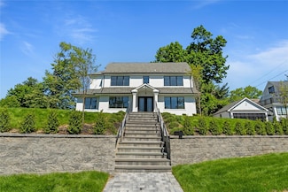 2 Henry St, Great Neck, NY 11023