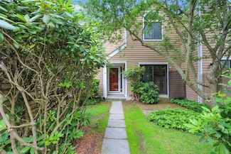41 Rambling Brook Rd, Chappaqua, NY 10514