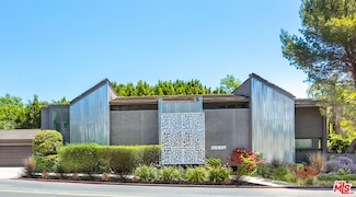110 N Barrington Ave, Los Angeles, CA 90049